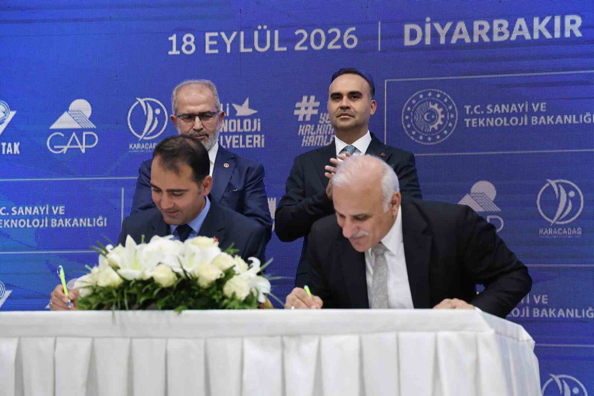 Bakan Kacır, sanayi ve teknoloji projeleri temel atma törenine katıldı
