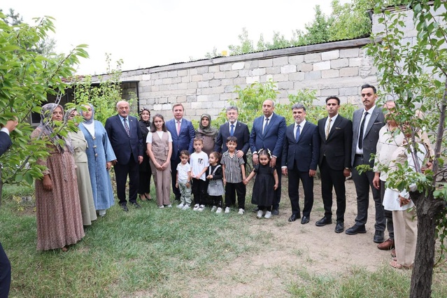Bakan Yumaklı, şehit Jandarma Er Yakup Koç’un ailesini ziyaret etti
