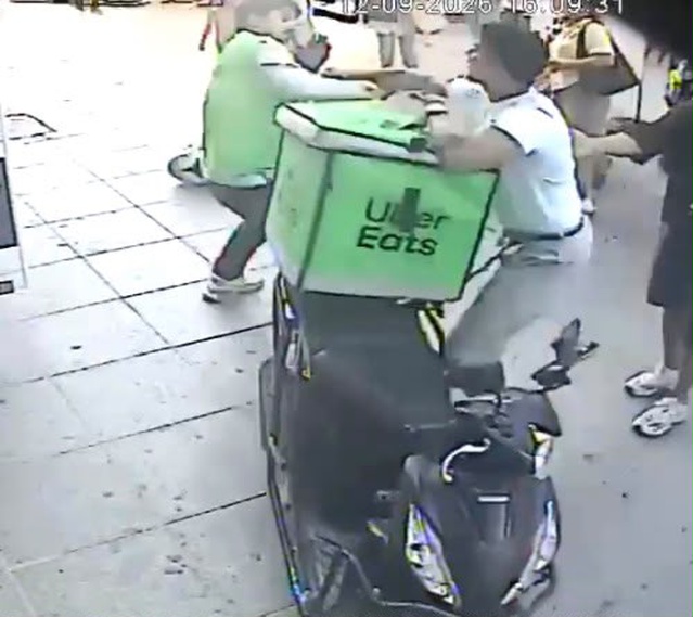 Bakırköy'de motokuryeye yumruklu saldırı kamerada, saldırgan hakkında şikayetçi oldu