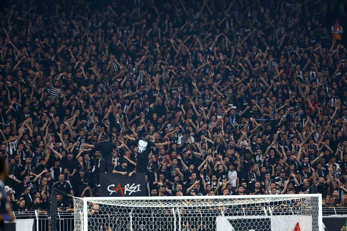 Beşiktaş Avrupa Ligi\'ne Marsilya\'yı 4-1 yenerek galibiyetle başladı