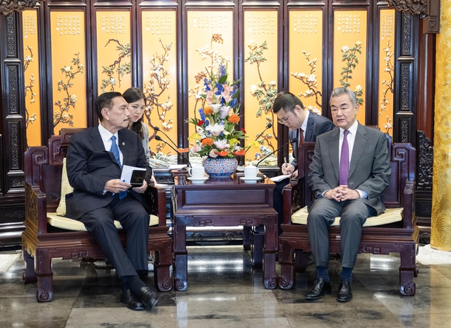 Wang Yi, Endonezyalı mevkidaşı Luhut ile Beijing'de stratejik ortaklığı görüştü