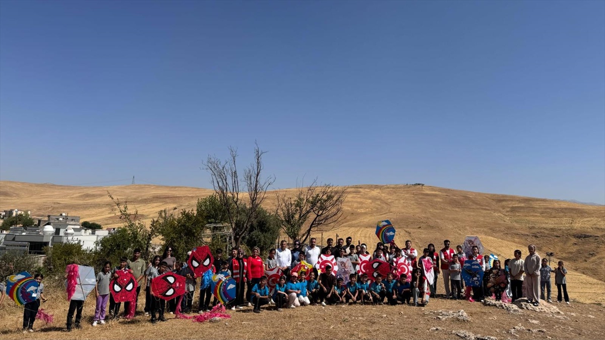 Cizre'de Gazzeli çocuklar için barış ve umut dolu uçurtma etkinliği düzenlendi