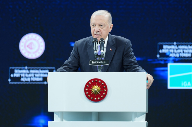 Cumhurbaşkanı Erdoğan'dan <a class='keyword-sd' href='/yeni-parti/' title='Yeni Parti'>Yeni Parti</a>'ye gönderme: İsim tartışmasıyla günlerini israf ede dursunlar