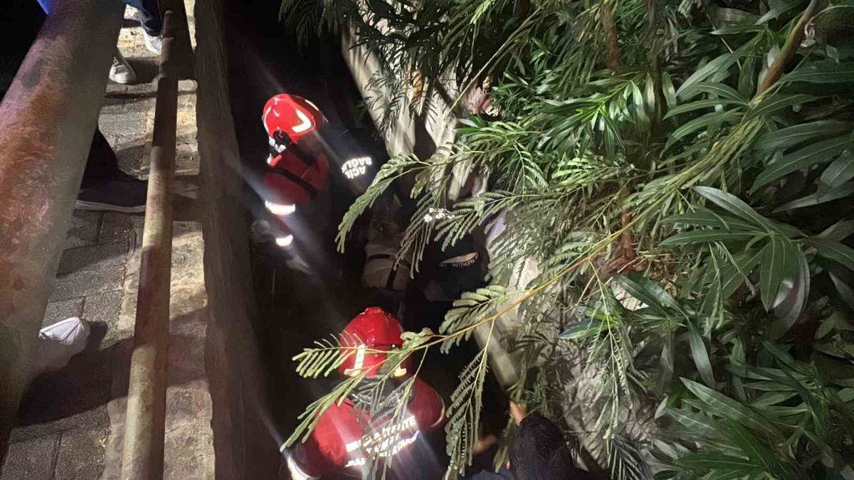 Marmaris Çıldır Mahallesi\'nde dereye düşen erkek şahıs hastaneye kaldırıldı