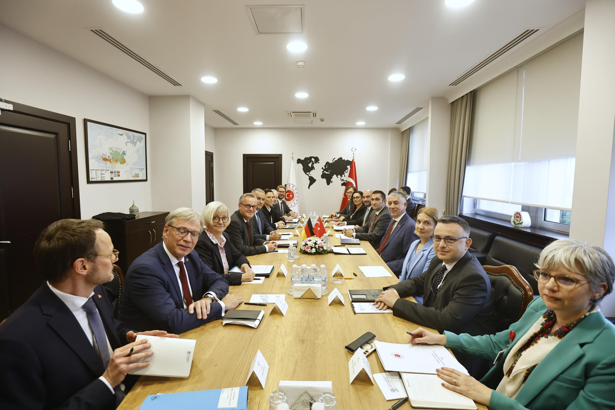 Dışişleri Bakan Yardımcısı Özel, Almanya ile vize, göç ve terörizmle mücadeleyi görüştü