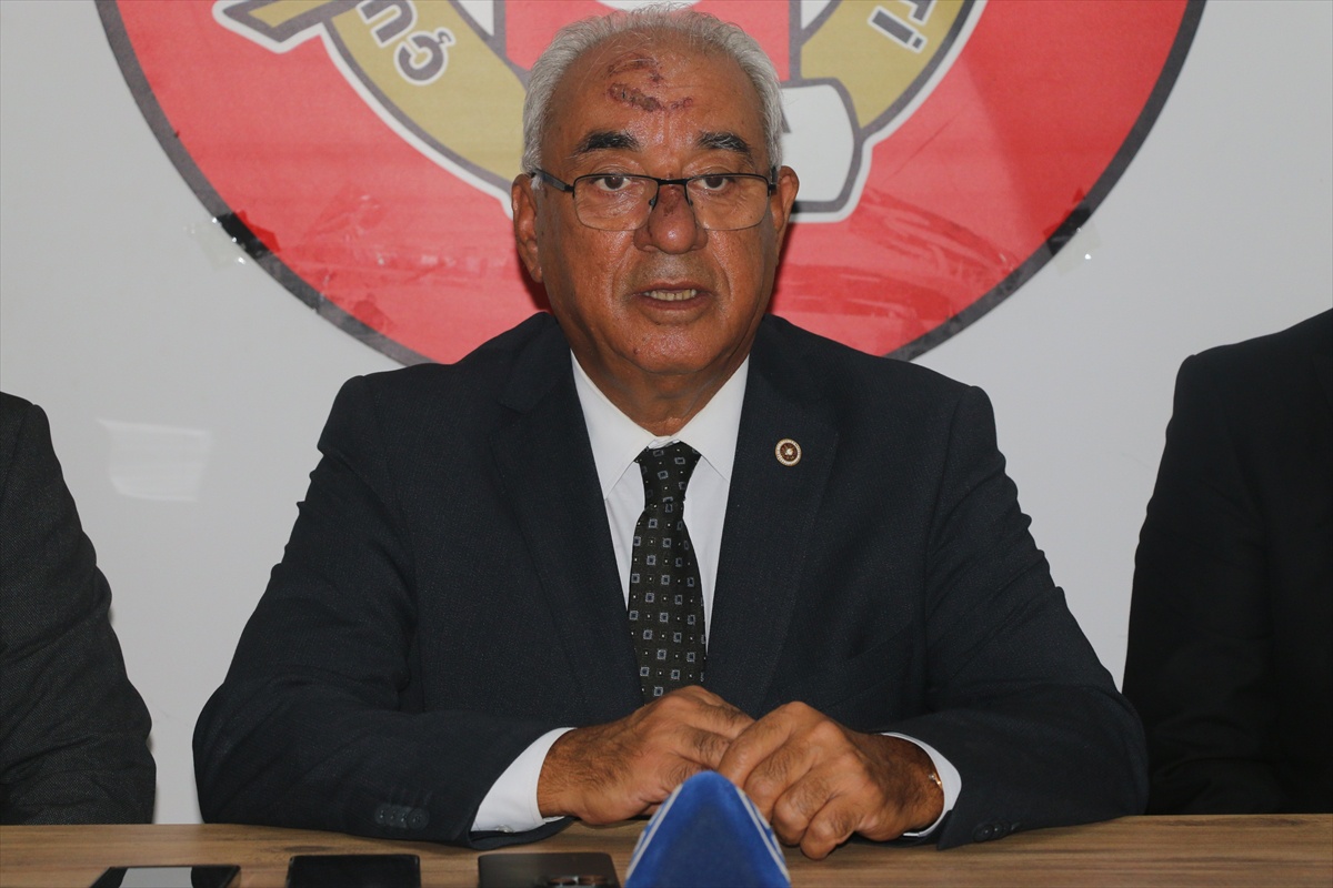 DSP Genel Başkanı Aksakal, Adana\'da gazetecilerle bir araya geldi