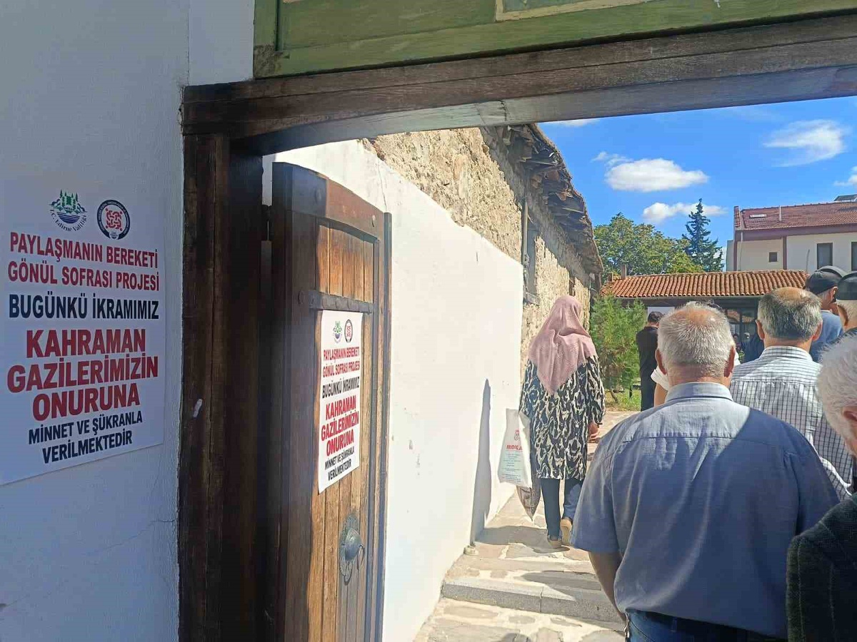 Edirne’de gazilere vefa, vatandaşlara ikram