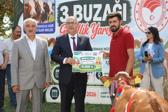 Elazığ fuarında buzağı güzellik yarışmasında dereceye girenlere ödülleri verildi