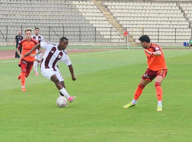 Bandırmaspor, evinde Eminevim Ümraniyespor'a 90. dakikada Soukou golüyle 1-0 yenildi