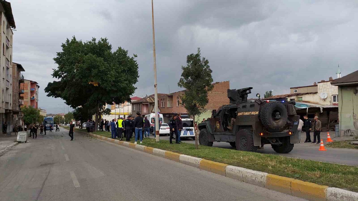 Erzurum'da iki aile arasındaki silahlı çatışmada polis memuru ve 11 kişi yaralandı