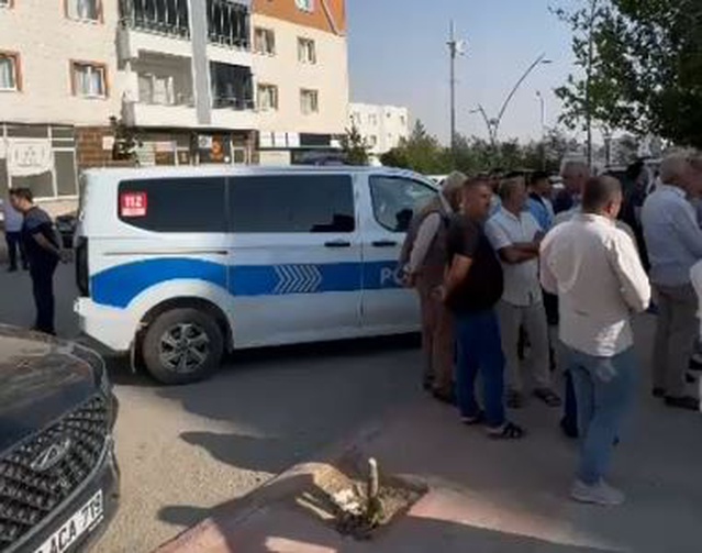 Batman Kozluk'ta bir kişi eşi ve 2 çocuğunu bıçaklayıp intihar etti