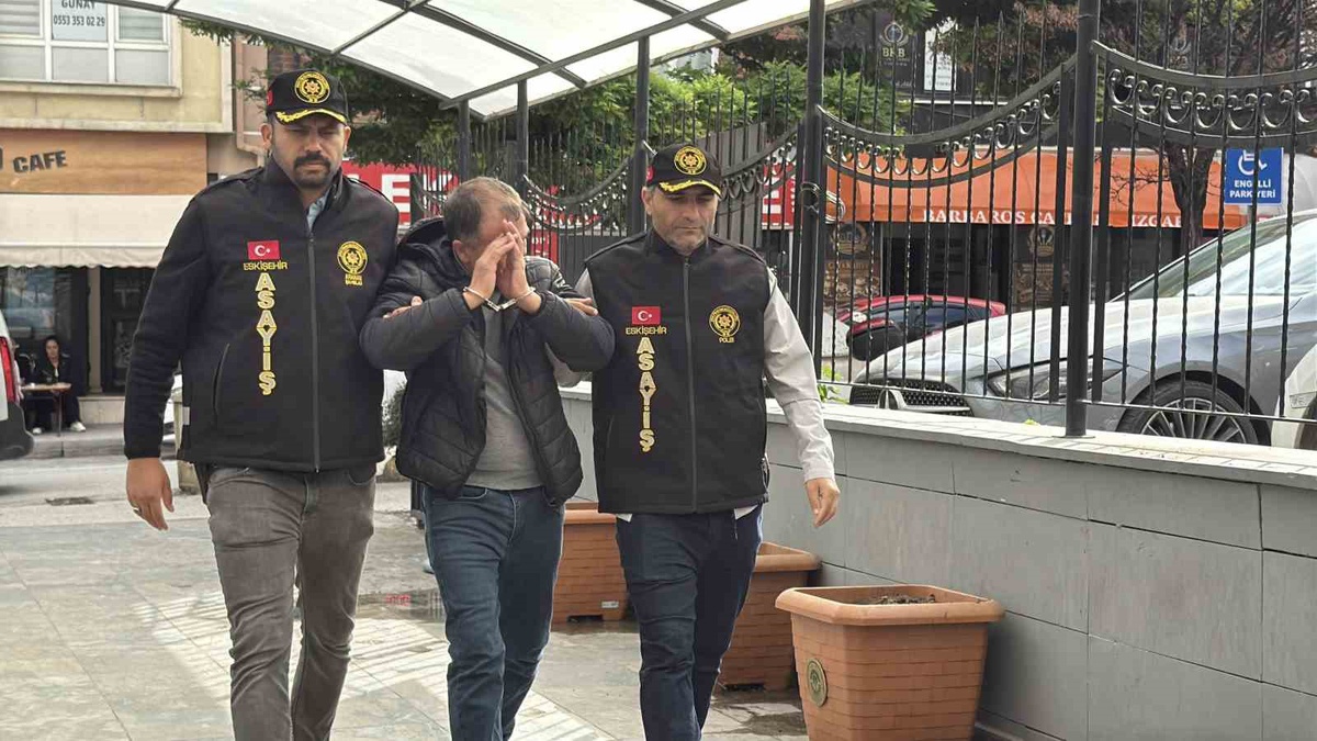 Eskişehir\'de 9 yıldır firari olan ve 3 suçtan aranan şahıs yakalandı