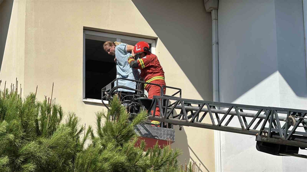 Fethiye Devlet Hastanesi\'nde deprem tatbikatında 20 yaralı ve 3 mahsur kurtarıldı