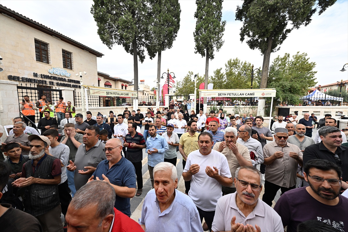 Gaziantep\'teki tarihi Şeyh Fethullah Camisi 6 Şubat depremi sonrası yeniden ibadete açıldı
