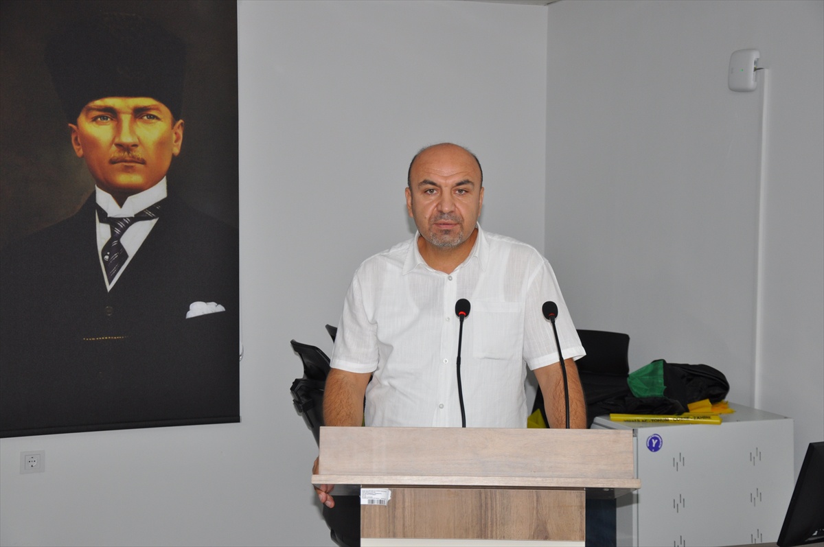 Gümüşhacıköy\'de çiftçilere kanola anlatıldı, dekara 465 lira destek verilecek