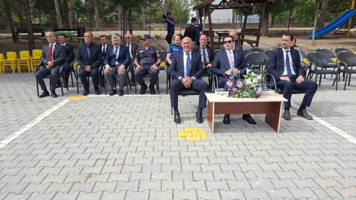 Hisarcık'ta İlköğretim Haftası programında öğrenciler sahne aldı