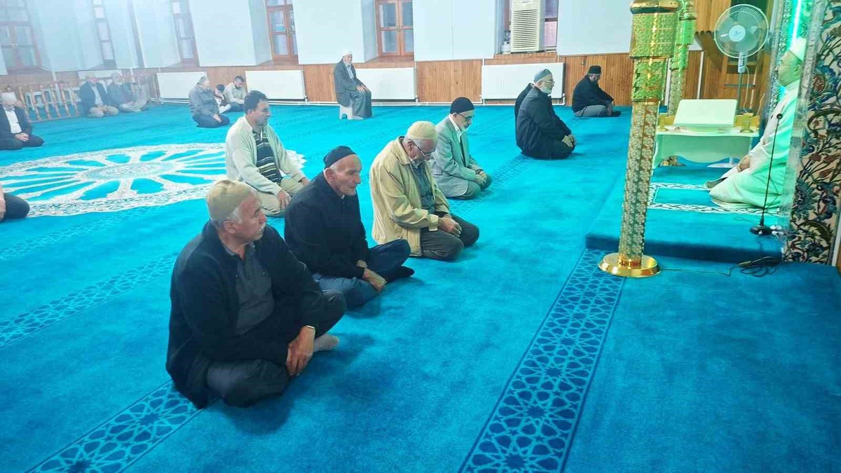Hisarcık’ta Mevlid-i Nebi ve Gaziler Günü için sabah namazı buluşması