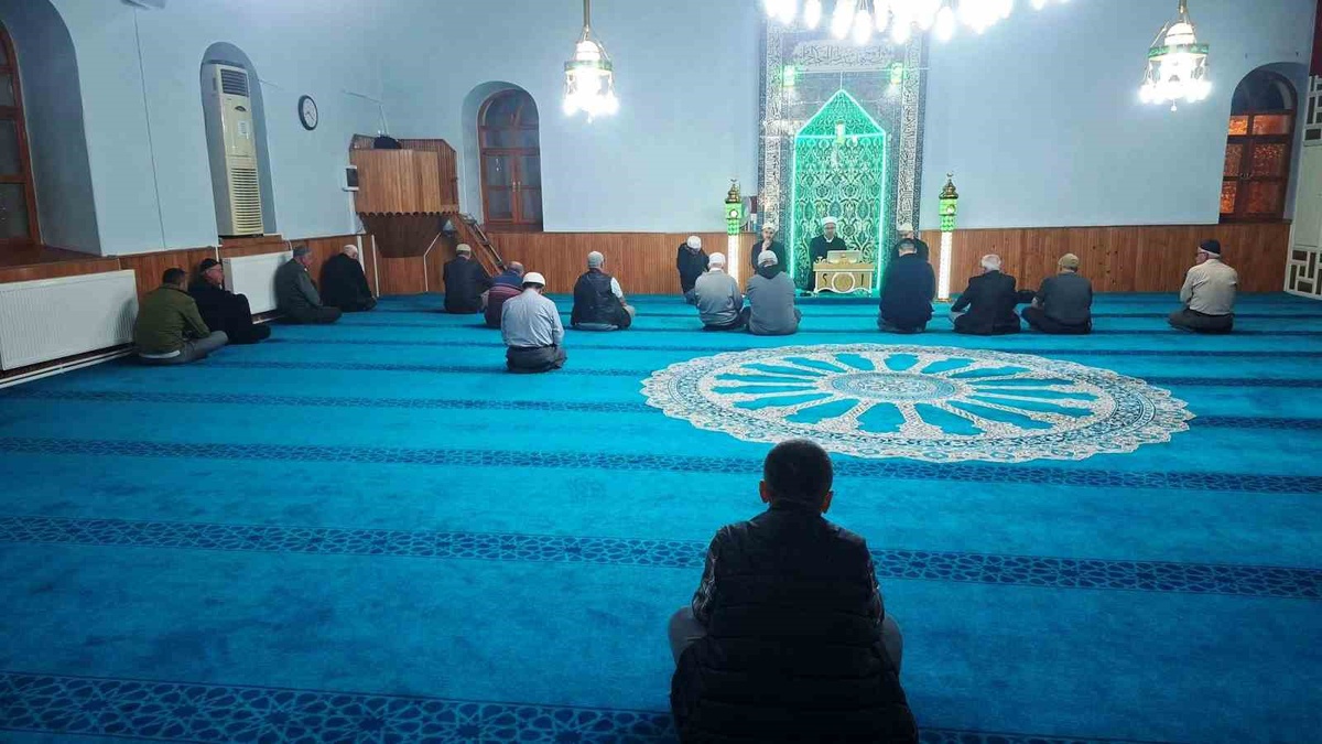 Hisarcık\'ta Mevlid-i Nebi programı yoğun katılımla yapıldı
