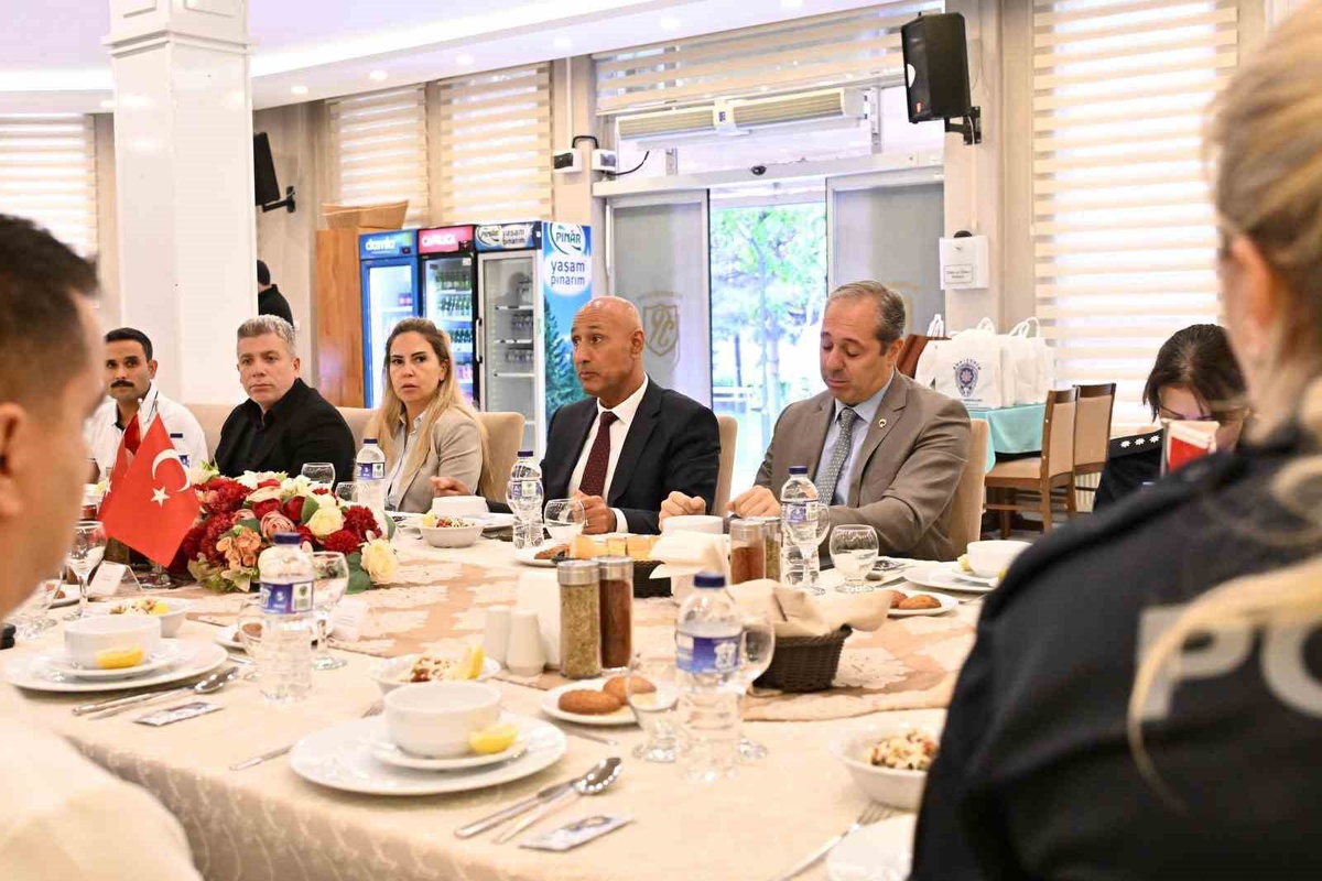 Eskişehir\'de Gaziler Günü yemeğinde İl Emniyet Müdürü Yılmaz gazilerle buluştu
