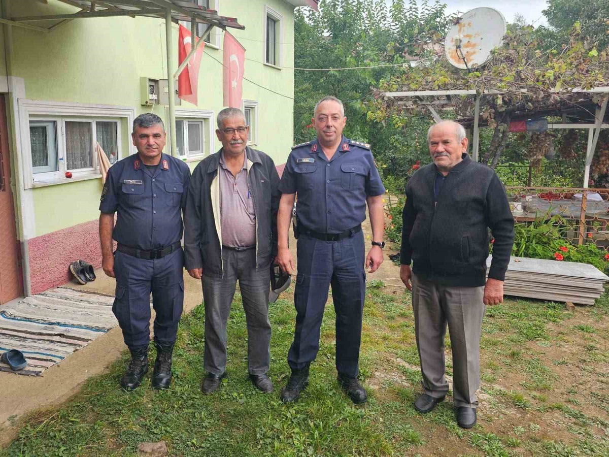 Bilecik Jandarma Komutanı Vanlı, Pazaryeri\'nde Kıbrıs gazilerini ziyaret etti