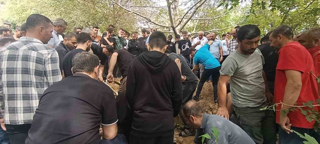 Kahramanmaraş'ta iş makinesinin çarptığı 18 yaşındaki işçi toprağa verildi