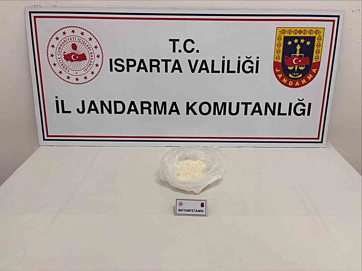 Isparta Gönen'de uyuşturucu operasyonunda 300 gram metamfetamin ele geçirildi