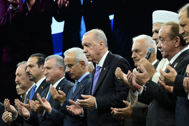 İstanbul Havalimanı'nın 4. pistinden ilk uçak havalandı! İşte Erdoğan'ın kalkış iznini verdiği anlar