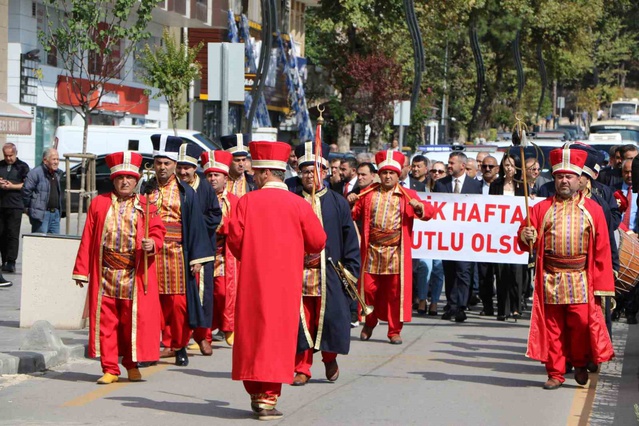 Karabük'te Ahilik Haftası mehter yürüyüşü ve plaket töreniyle kutlandı