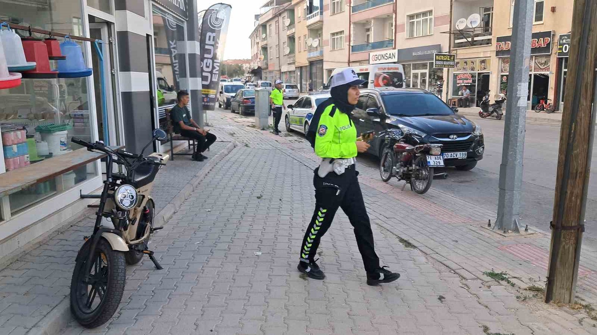 Karaman\'da elektrikli bisiklet sürücüsü ağır yaralandı, kaza anı kamerada