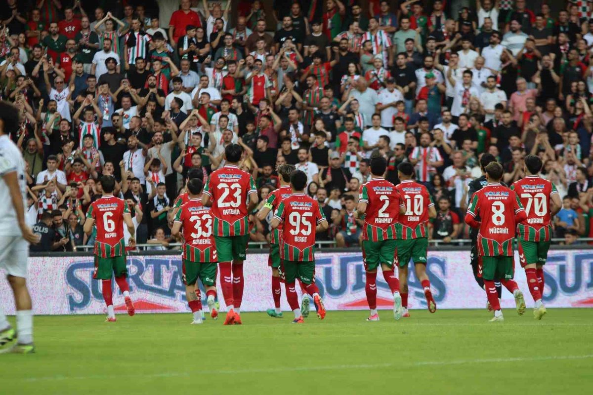 Karşıyaka, 3. haftada Bursa Yıldırımspor deplasmanında ilk galibiyetini arıyor