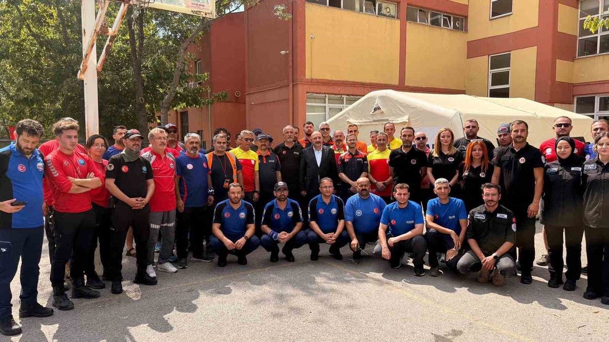 Kayseri AFAD, olası İstanbul depremi için Kartal'da 60 kişilik ekiple inceleme yaptı