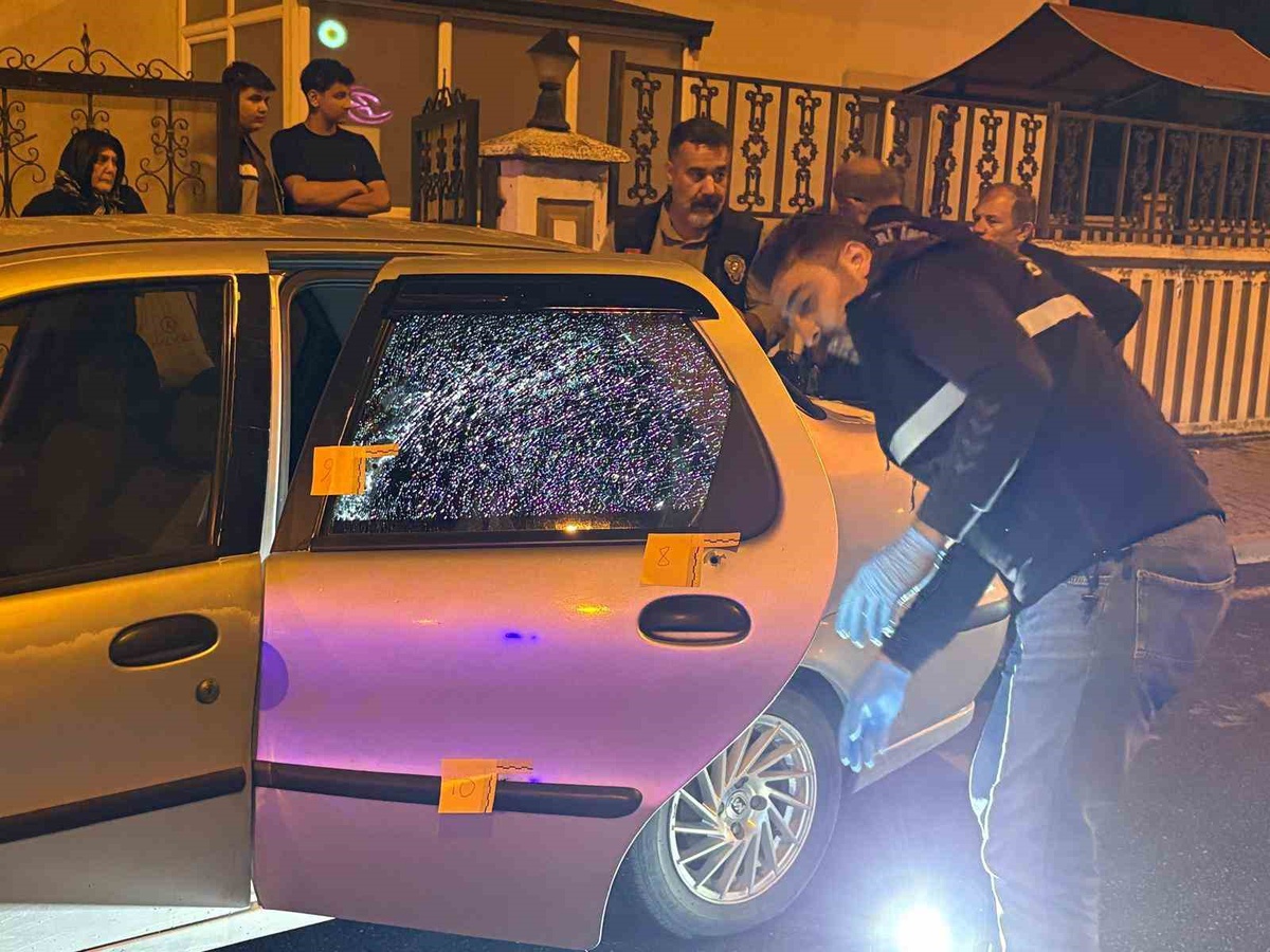 Kayseri Melikgazi'de husumetli kişinin babasına ait otomobil kurşunlandı