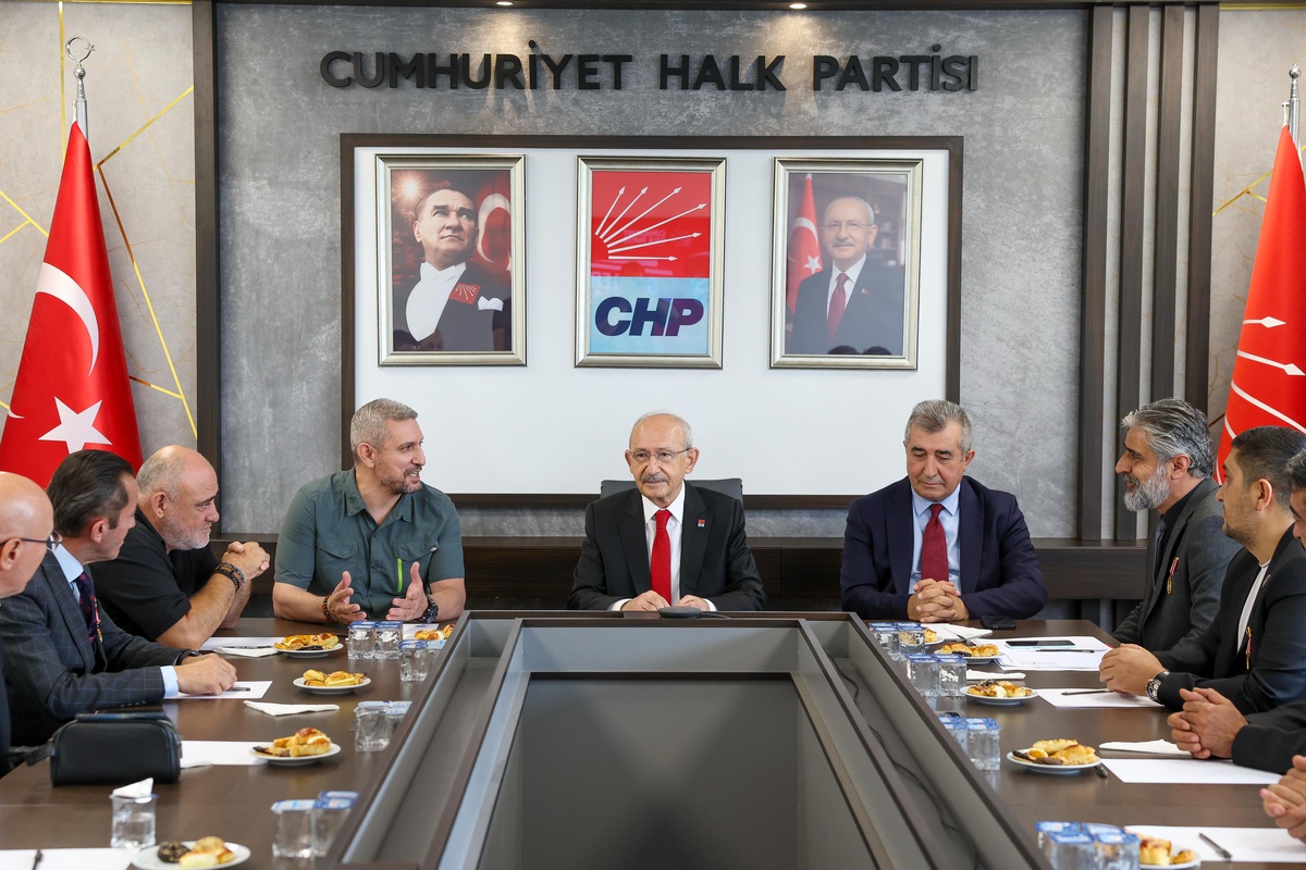 Kılıçdaroğlu genel merkezde gazileri dinledi