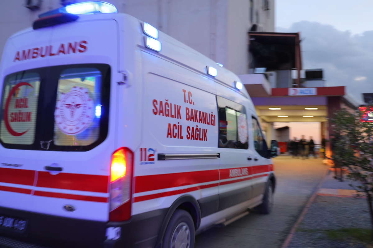 Kırıkkale\'de trafik kazasına müdahale eden polis, başka bir aracın çarpması sonucu şehit oldu