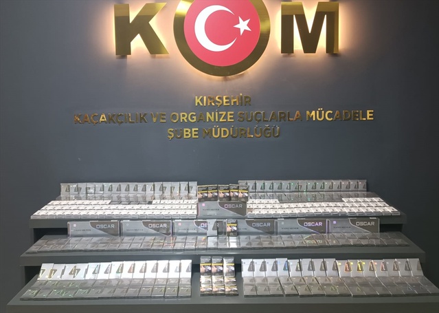 Kırşehir'de otomobilde 460 paket gümrük kaçağı sigara ele geçirildi