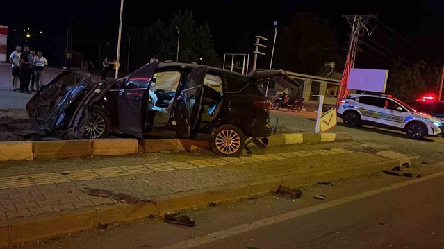 Gaziantep İslahiye'de kontrolden çıkan otomobilin sürücüsü ağır yaralandı