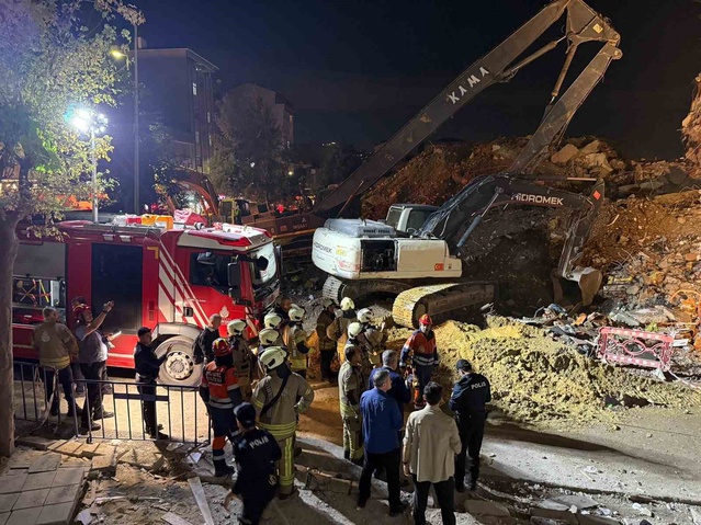 İstanbul'da bina çöktü! Kentsel dönüşümde korku dolu anlar