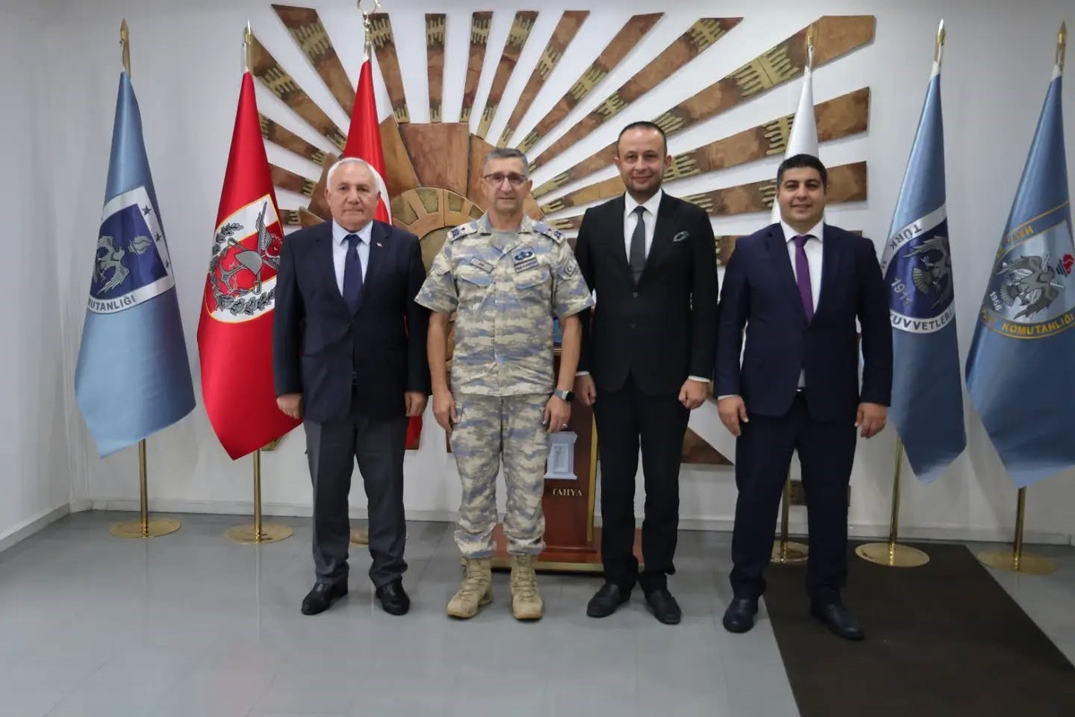 Kütahya belediye başkan yardımcıları Tuğgeneral Baş\'ı ziyaret etti