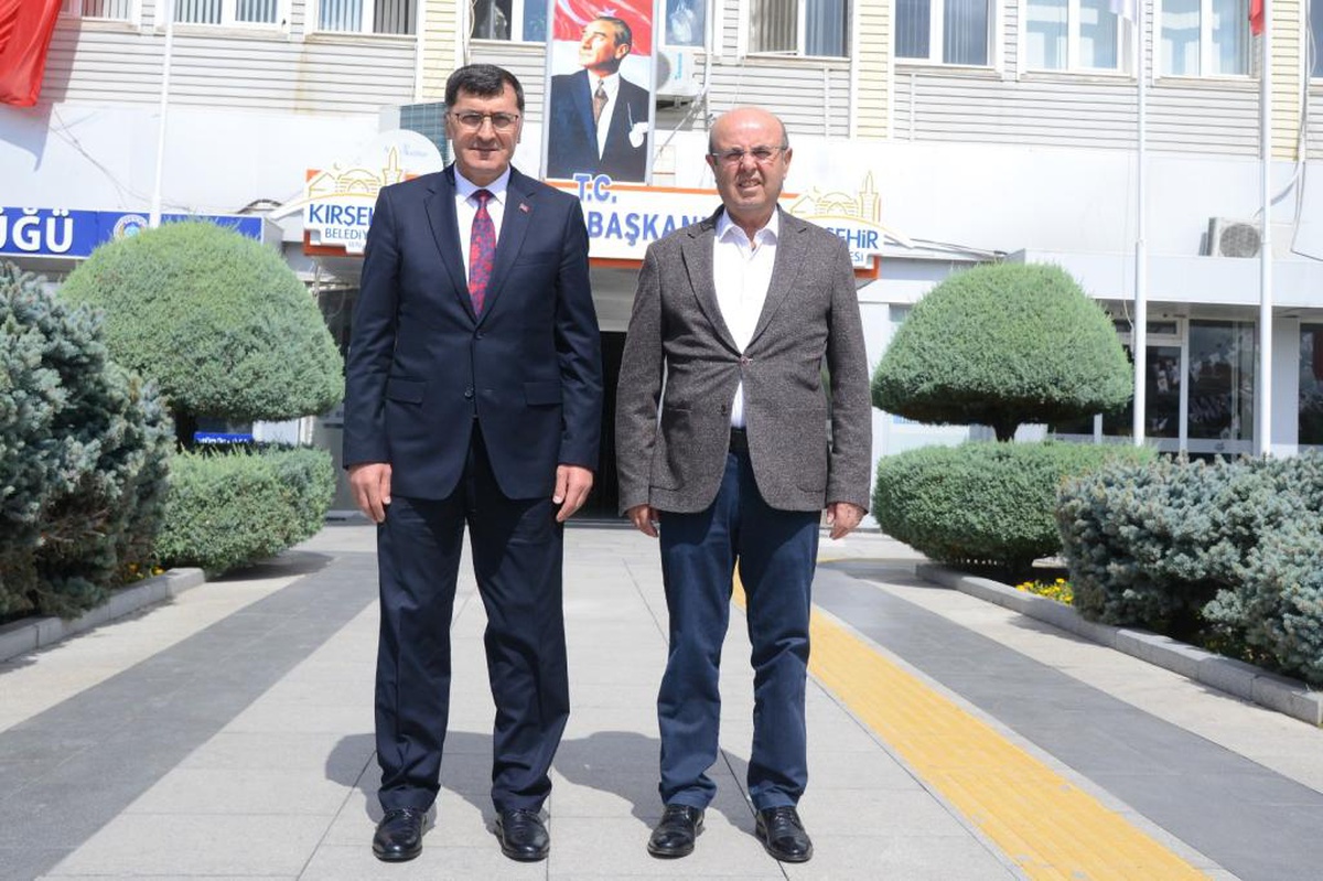 Kütahya Belediye Başkanı Kahveci, Kırşehir\'de Ekicioğlu\'nu ziyaret etti