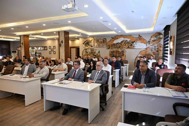 Manisa'da sahipsiz hayvan çalışmaları için İl Hayvanları Koruma Kurulu toplandı