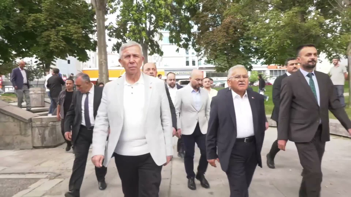 Mansur Yavaş, Kayseri\'de TKB toplantısı için Büyükkılıç\'la tarihi alanları gezdi
