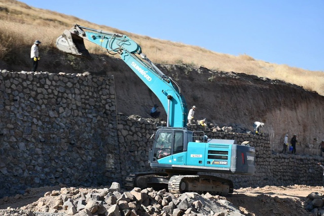 AK Parti'li Tatar Cizre-Silopi yolunda inceleme yaptı, 17 kilometre hazır