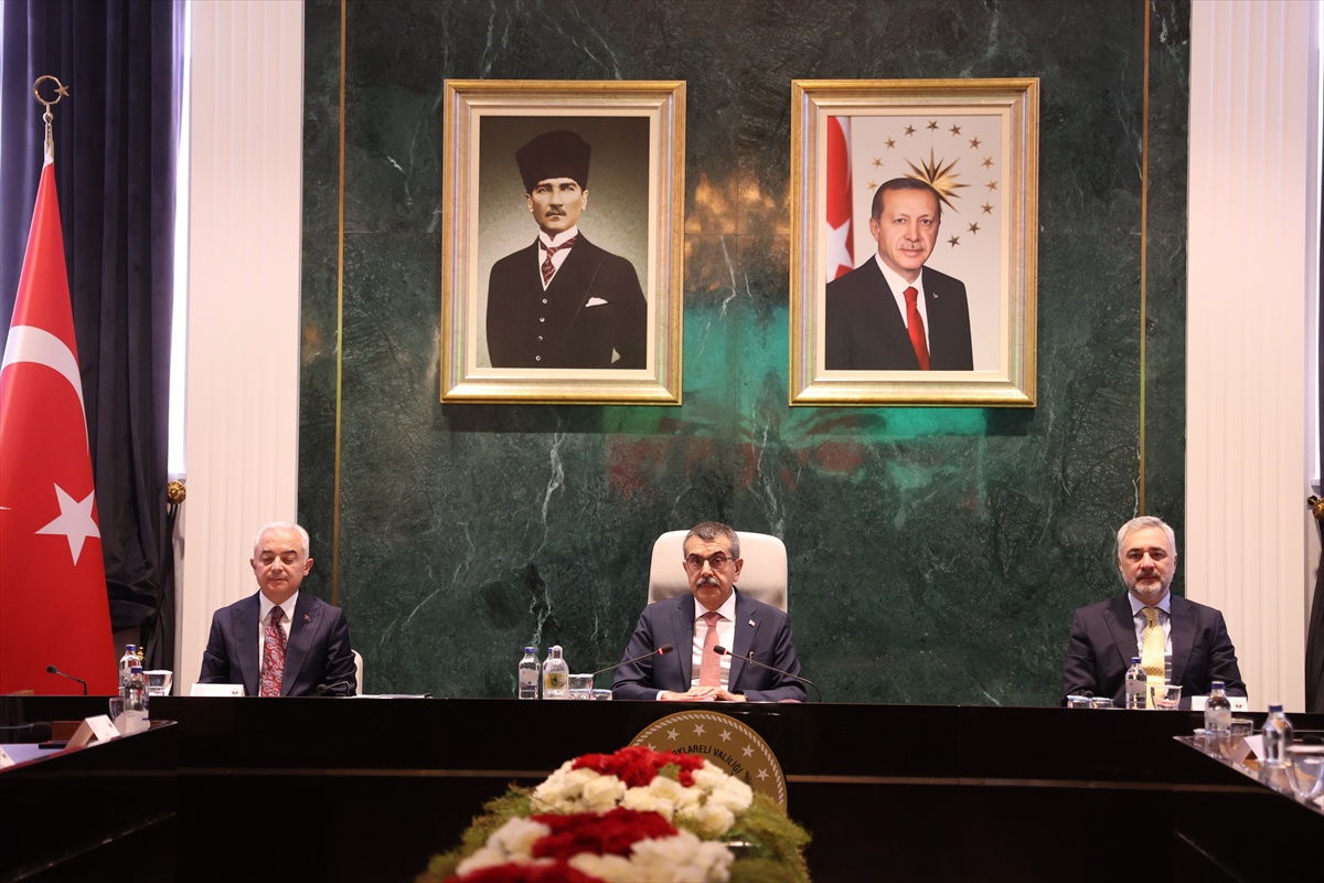 Bakan Tekin, Türkiye\'nin PISA 2025\'te tek OECD ülkesi olduğunu Kırklareli\'nde açıkladı