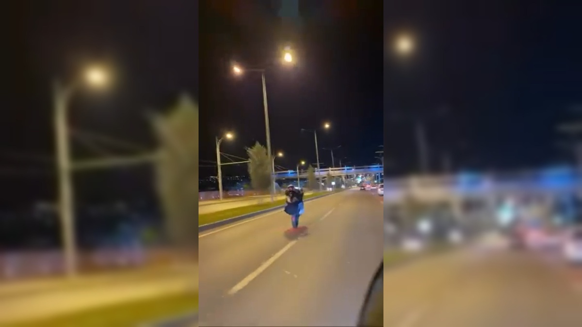 Malatya çevreyolunda motosiklet sürücüsü tek teker üzerinde görüntülendi
