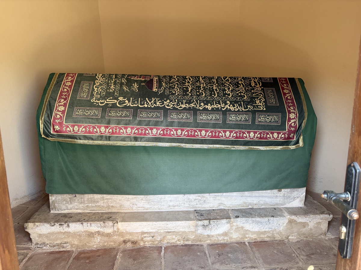 Antalya\'daki Nigar Hatun Türbesi, 1961\'deki yenilemeyle ayakta kaldı