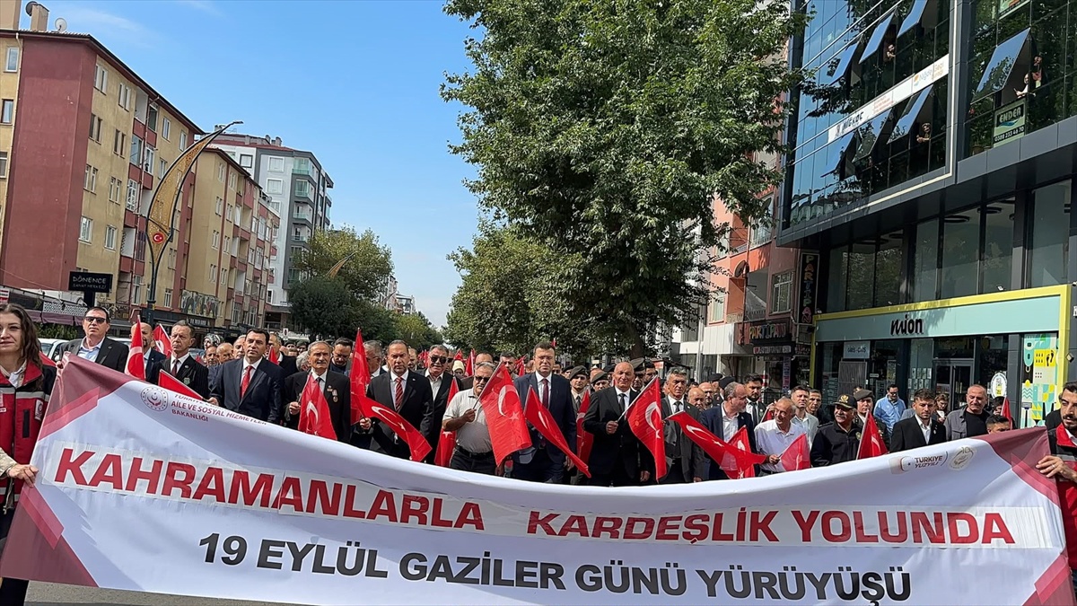 Niğde\'de Gaziler Günü dolayısıyla yürüyüş düzenlendi