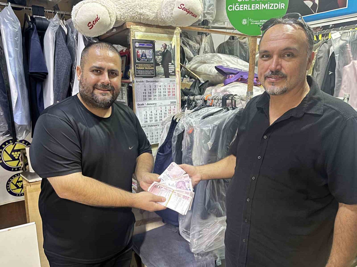 Buca\'da yanlış gönderilen 83 bin lira sahibini buldu, esnaf rahat uyuyacak