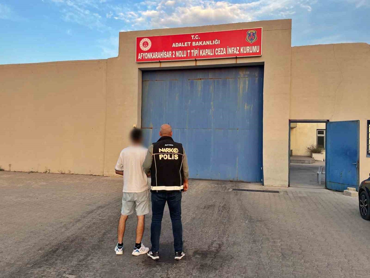 Afyonkarahisar\'da 14 yıl 4 ay hapis cezasıyla aranan şahıs yakalandı