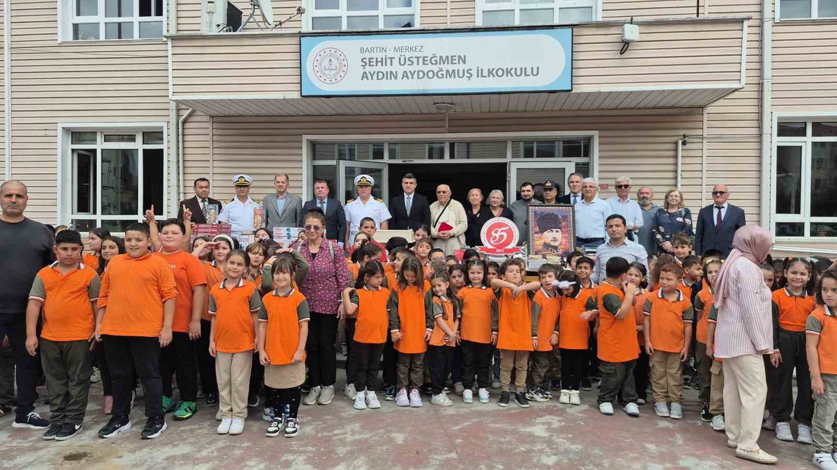 Silah arkadaşlarından şehidin adını taşıyan okula anlamlı destek