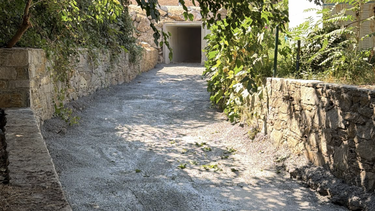 Şirince\'de dere yatağı ıslahı için 150 metreküp beton döküldü